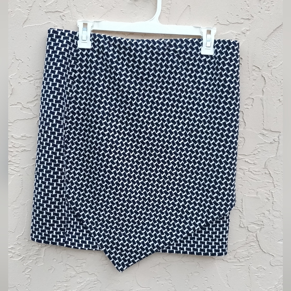 H&M black and white houndstooth print asymmetrical skirt